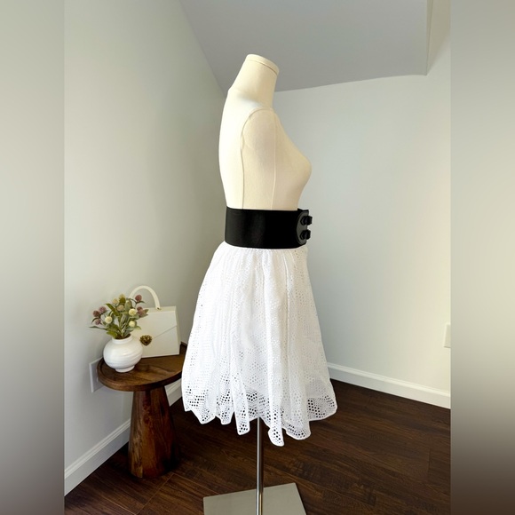 ALAÏA
Laser-cut leather-trimmed broderie anglaise cotton mini skirt - Picture 8 of 11